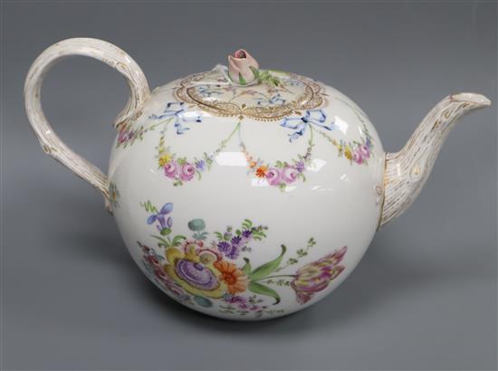 A Meissen porcelain teapot